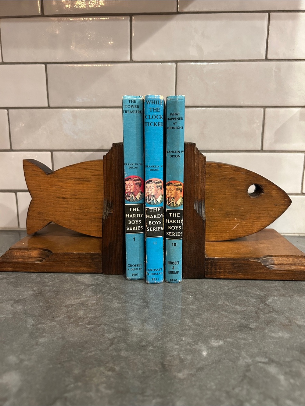Vintage Wooden Fish Bookends - Brown Oak - Classic Home Kitchen Accent